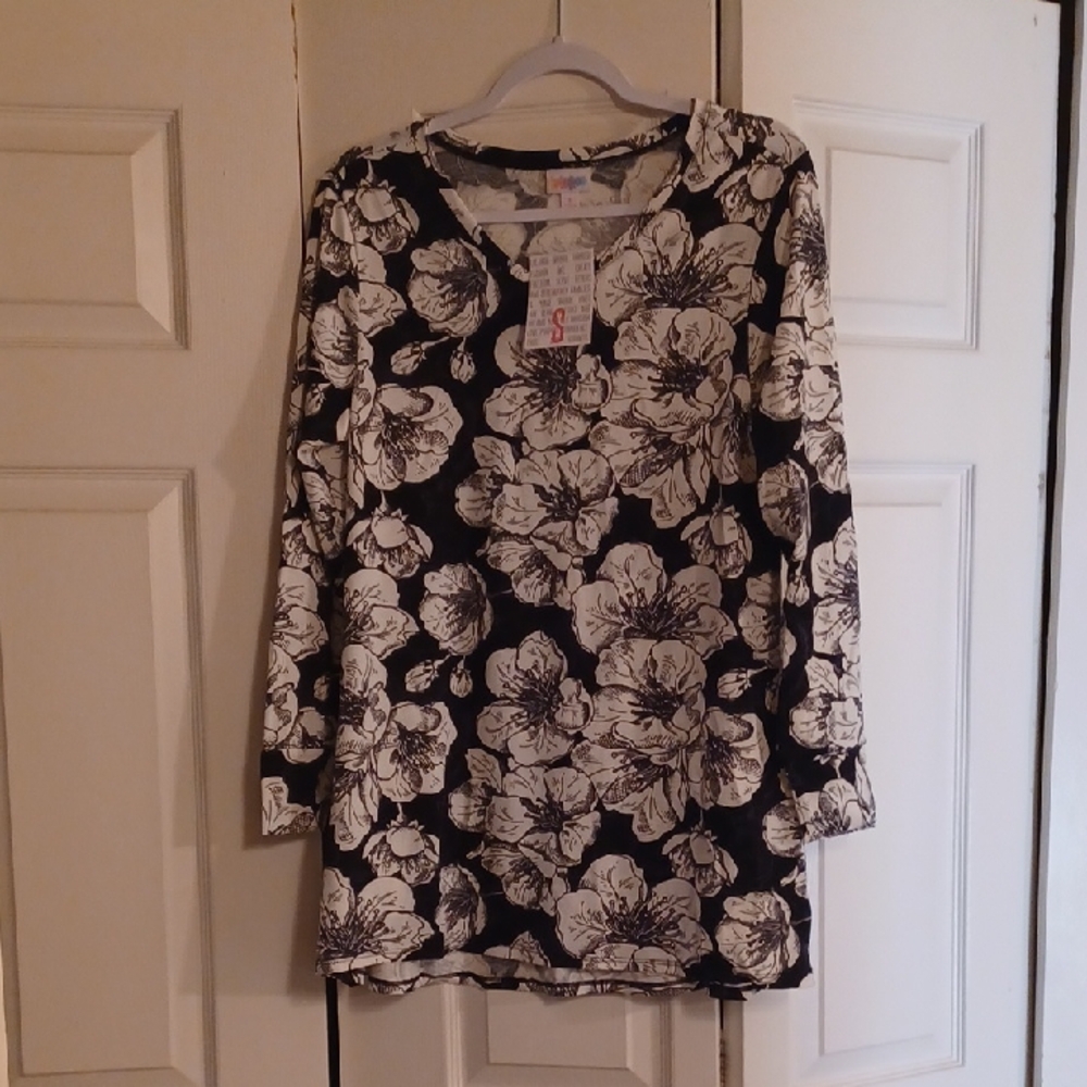 Lularoe New Size S Floral Black and White Long Sleeve Top